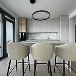 Eurovea Tower Ii Beige Apartman *