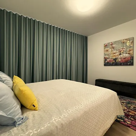 Eurovea Tower Ii Beige Apartman Pozsony