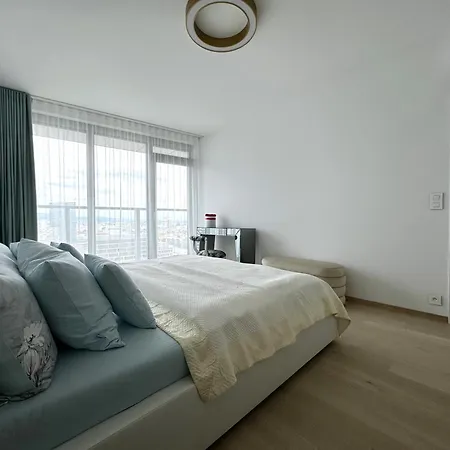 Eurovea Tower Ii Beige Apartman *